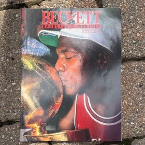Beckett Basketball Monthly Magazine - Red Cover